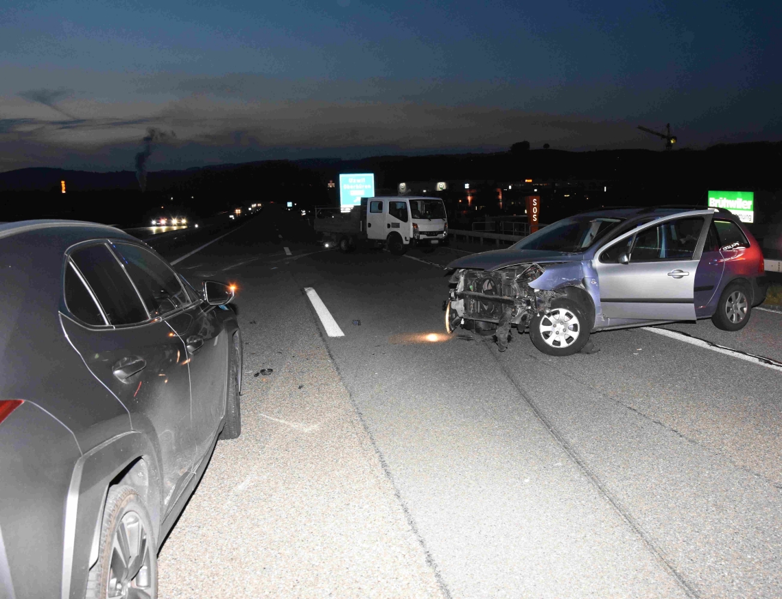 Oberb Ren Auffahrkollision Auf Der Autobahn Mit Drei Fahrzeugen Sg Ch